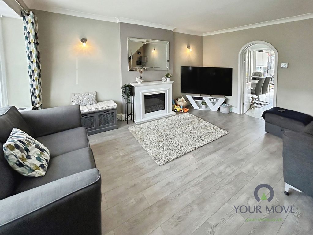 Property photo 3 of 14 Lounge