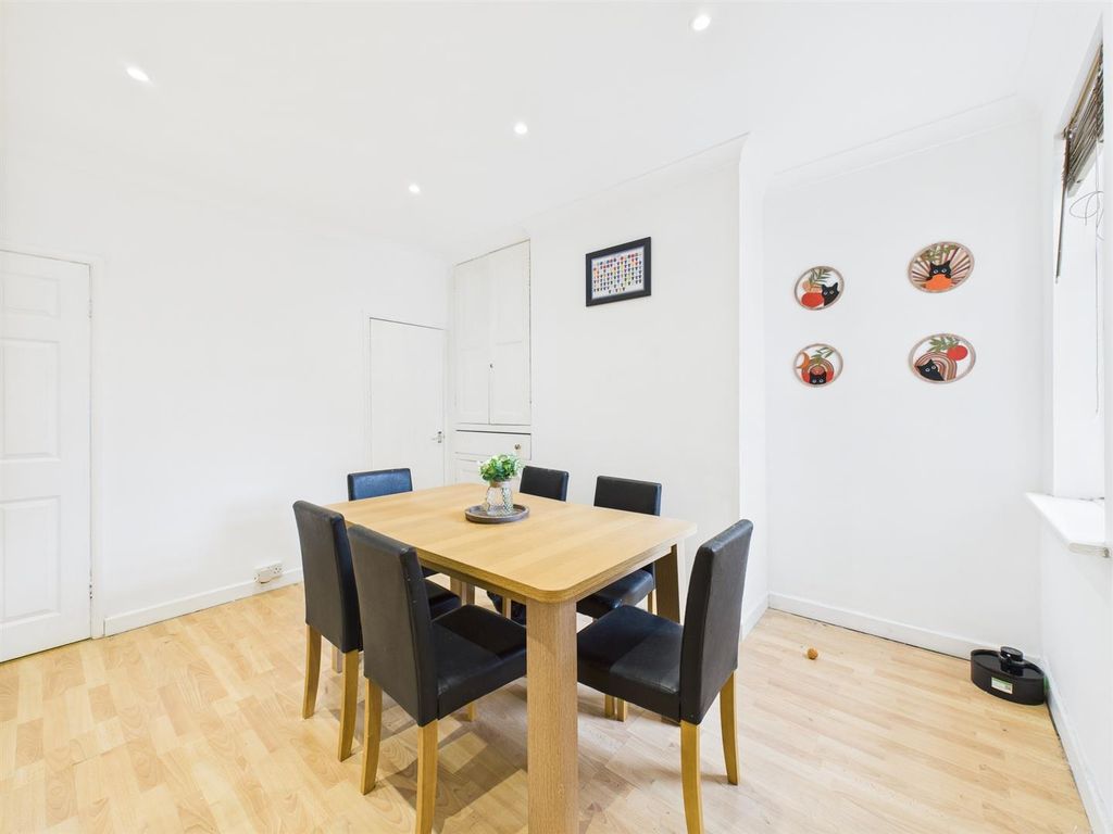 Property photo 2 of 12 Cam03975G0-Pr0133-Still006.Jpg