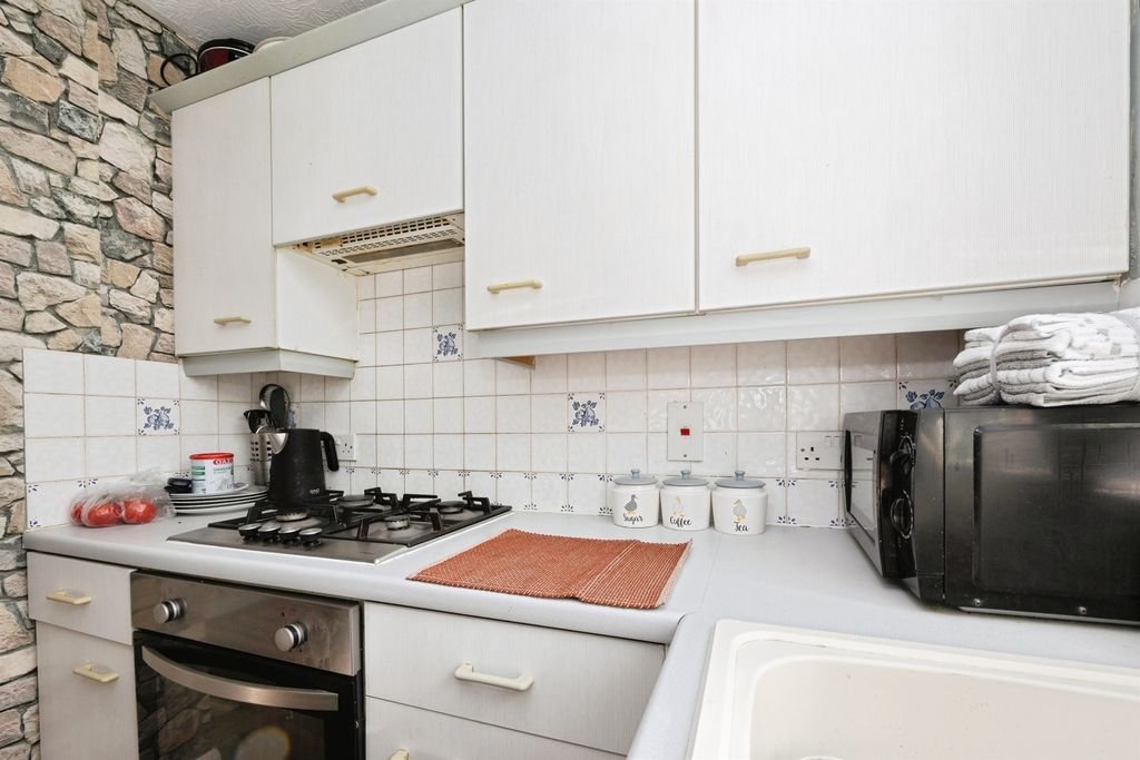 Property photo 2 of 17