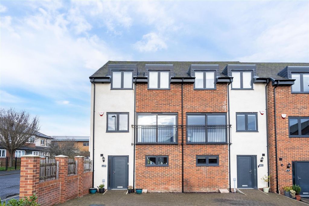 Property photo 1 of 11 External