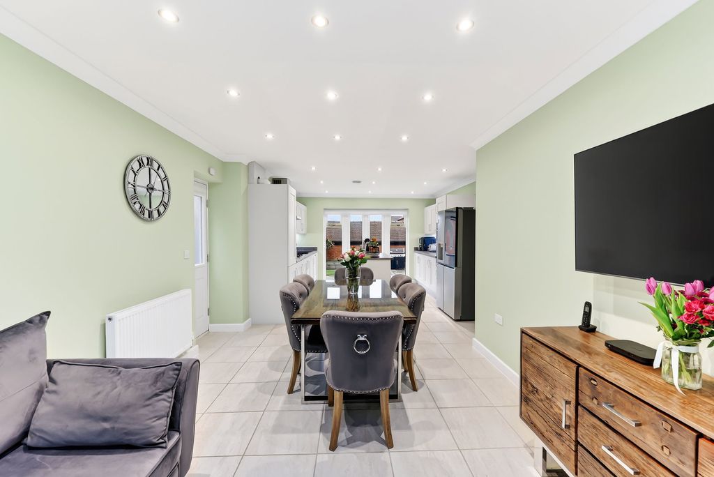 Property photo 3 of 45