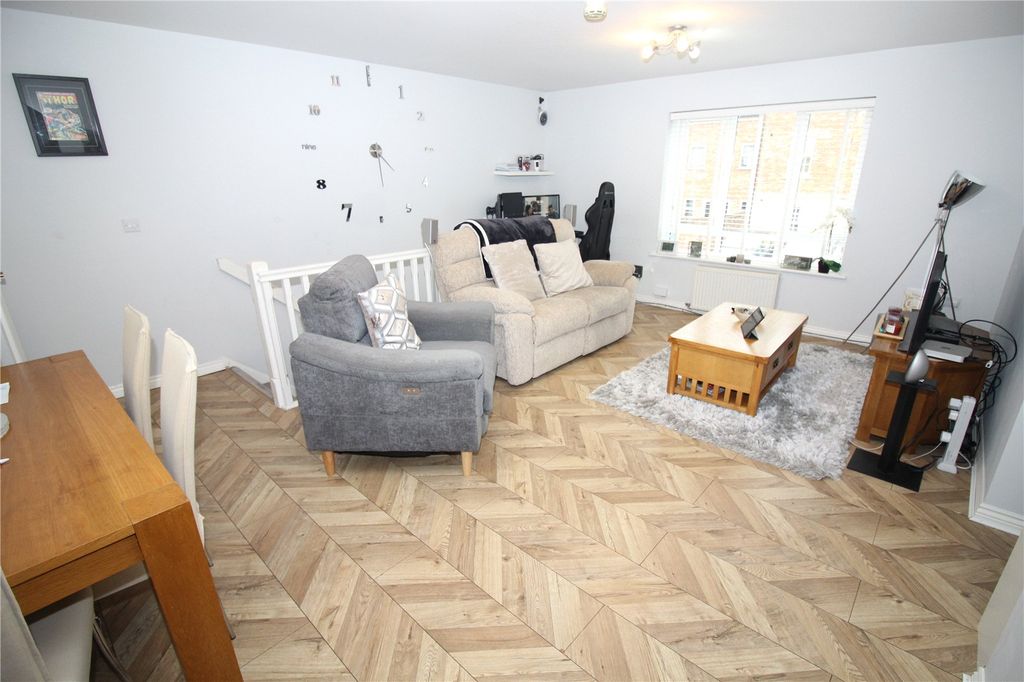 Property photo 3 of 11 Picture No. 12