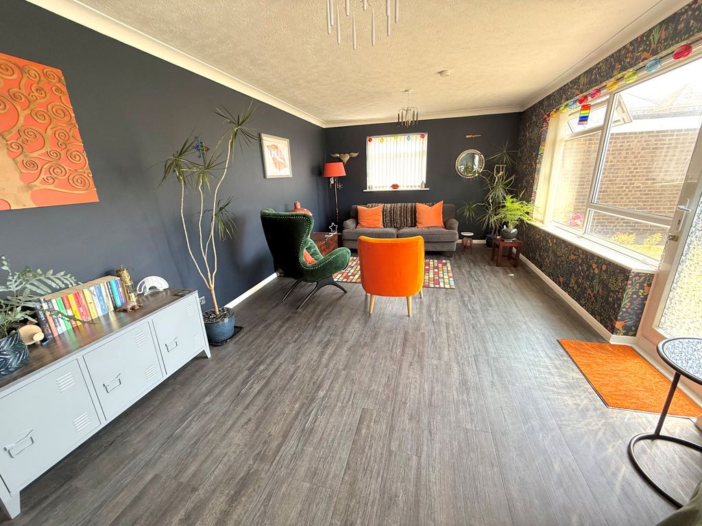 Property photo 2 of 20 17 The Martlets Lounge 1