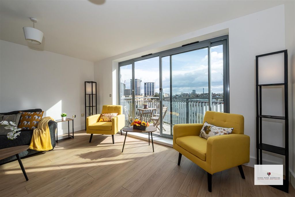 Property photo 1 of 19 Regents Park Road 10@208-032 Hr - Hpa.Jpg