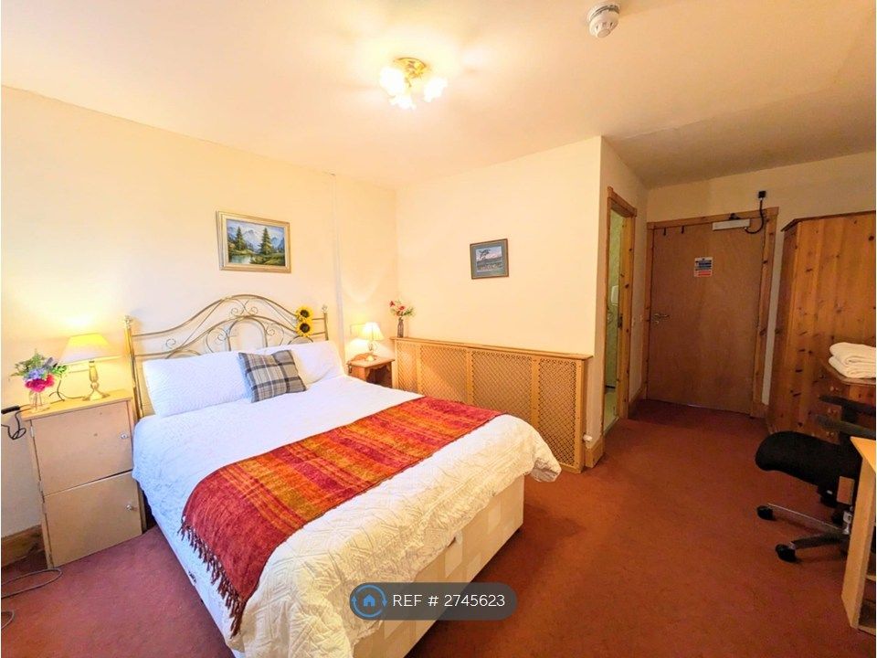 Property photo 1 of 22 Room 12 - £690/Mo