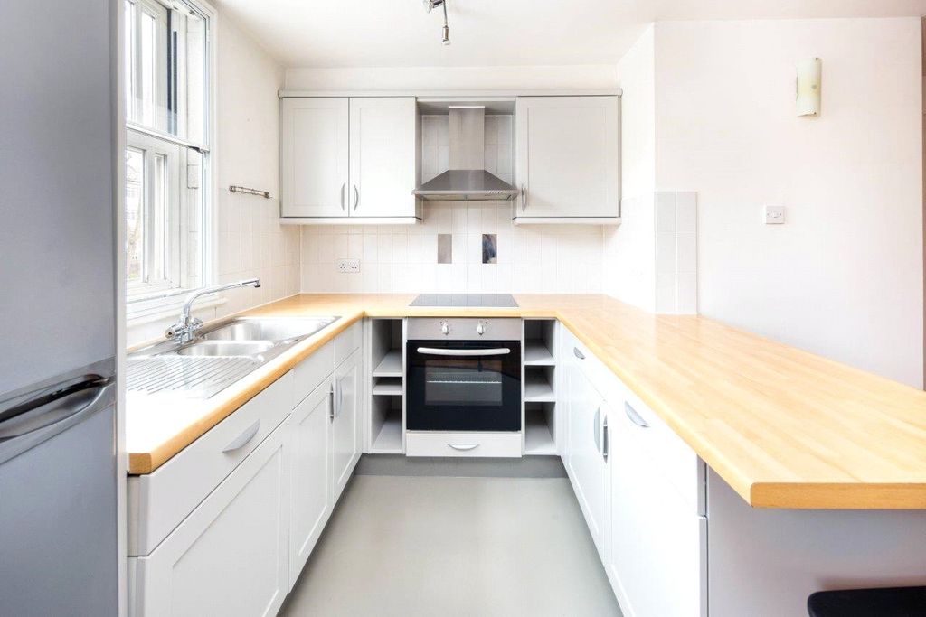 Property photo 3 of 18 Kitchen