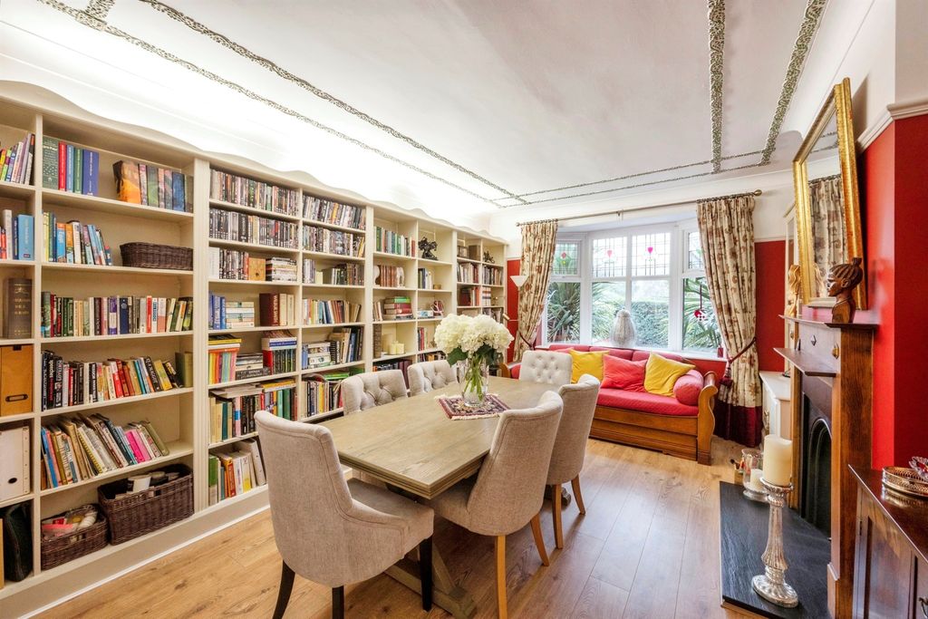 Property photo 2 of 17