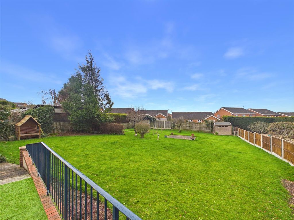 Property photo 2 of 19 Cam05476G0-Pr0138-Still012.Jpg