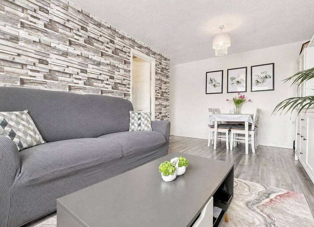 Property photo 2 of 13 1B0D643E-6570-4651-Bdfa-1053Aa14C511.Png