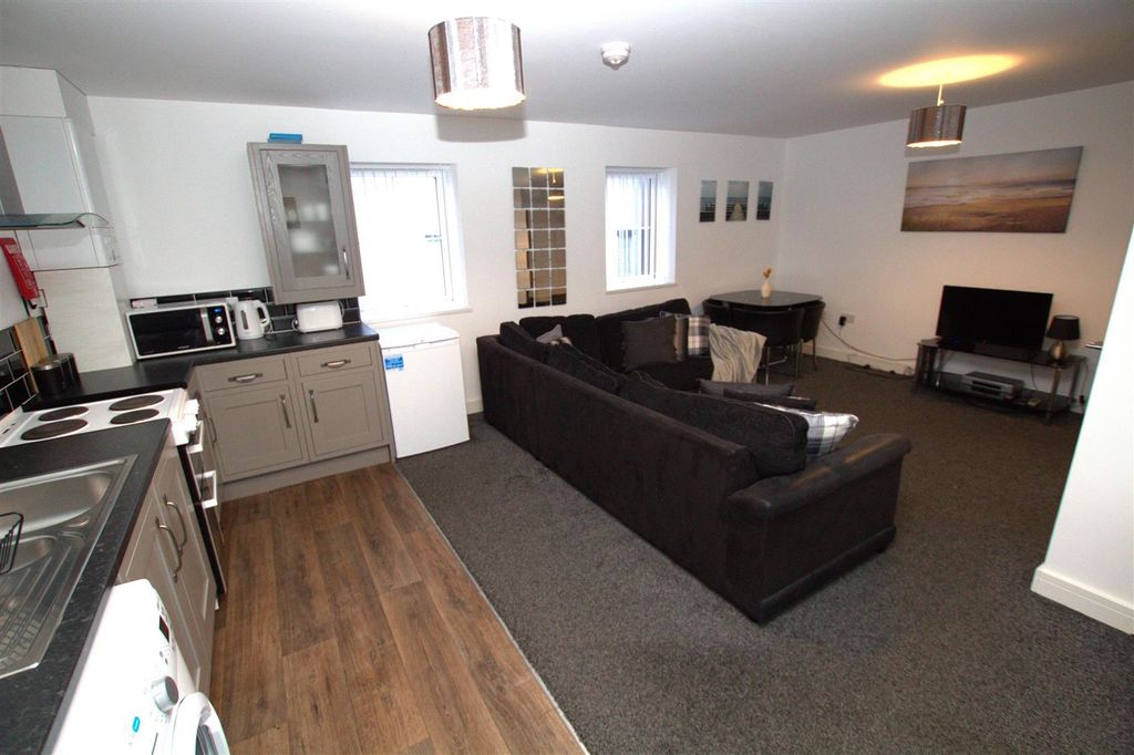 Property photo 2 of 8 Full Width.Jpg