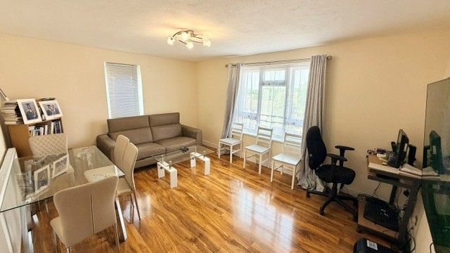 Property photo 2 of 8