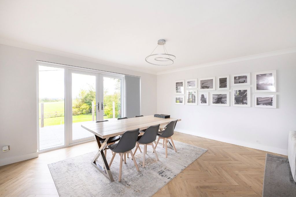 Property photo 3 of 27 4539003