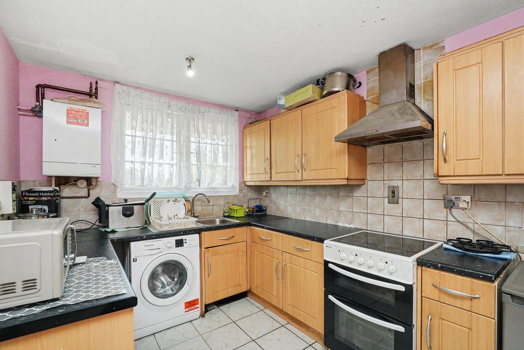 Property photo 3 of 24 Kitchen