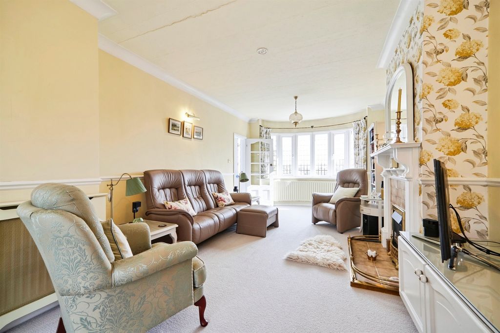 Property photo 3 of 18