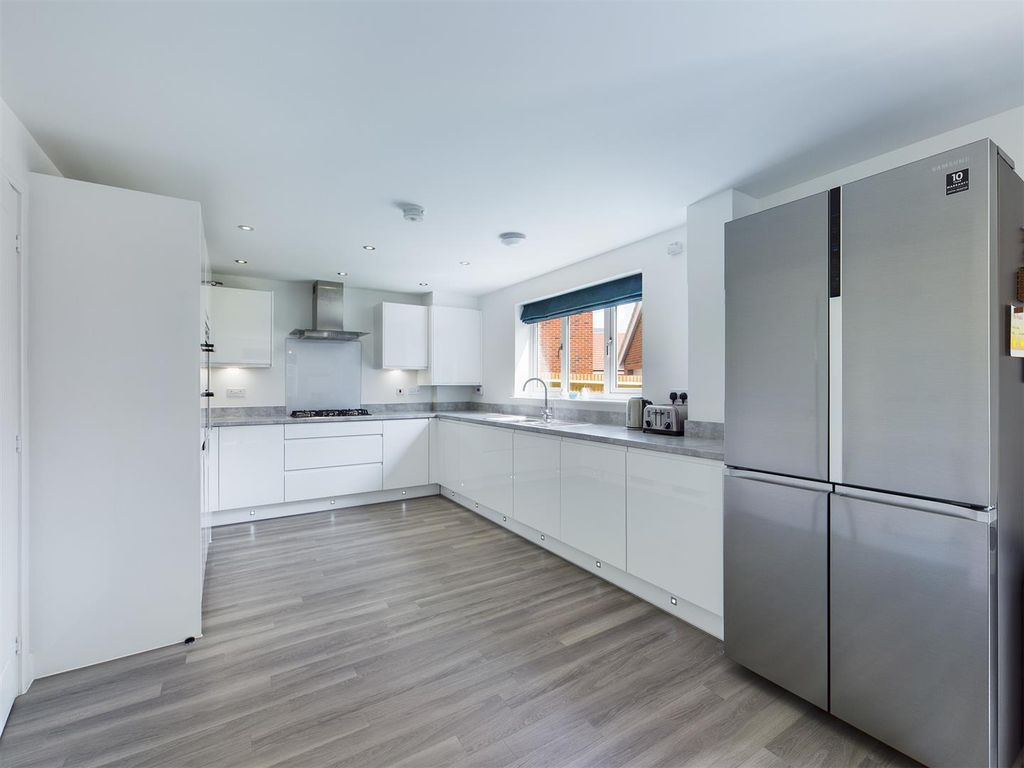 Property photo 3 of 22 Kitchen/Dining Room