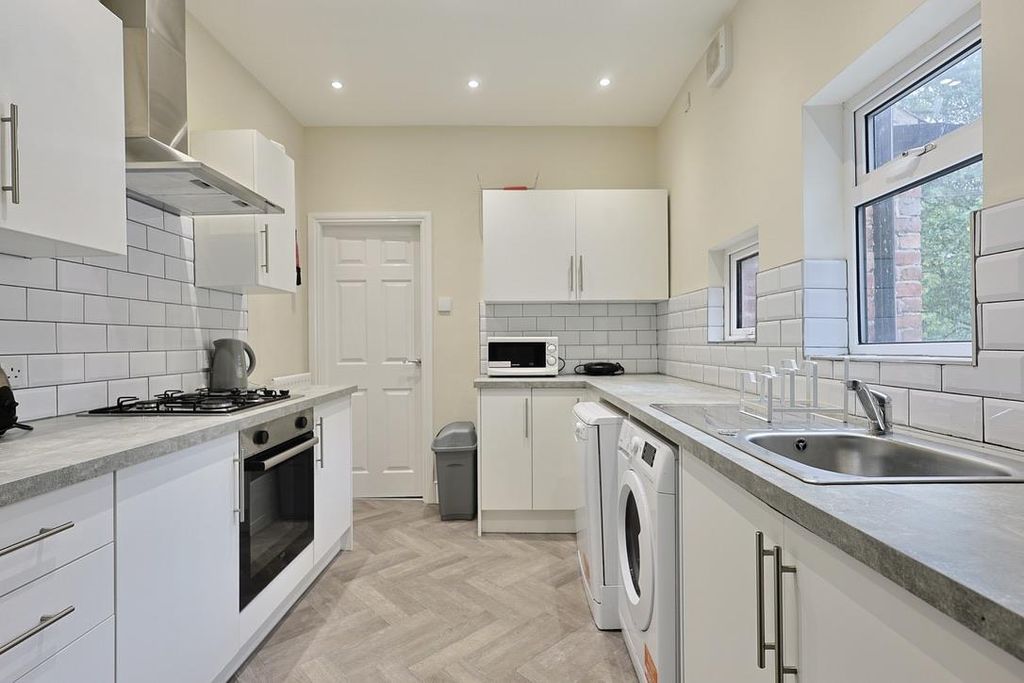 Property photo 2 of 14 1Ba671B7-D52A-4Bc0-B223-A08Decf2249B_1_105_c.Jpeg