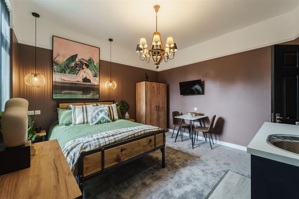 Property photo 3 of 12 055-A7R01659-Hdr.Jpg