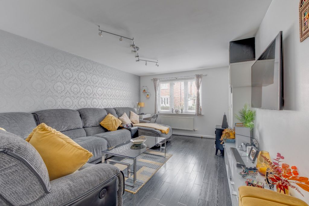 Property photo 3 of 14 Picture No. 12