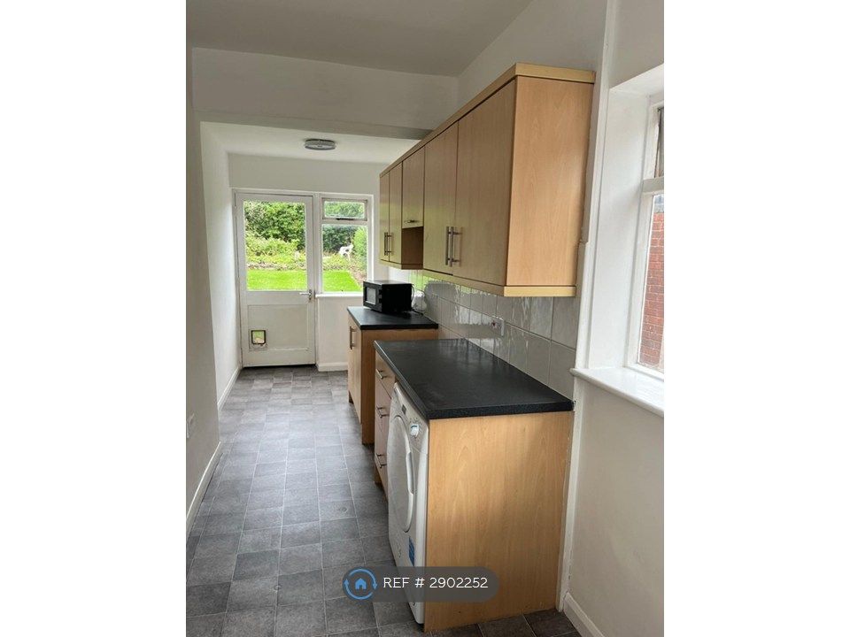 Property photo 3 of 12 Kitchen