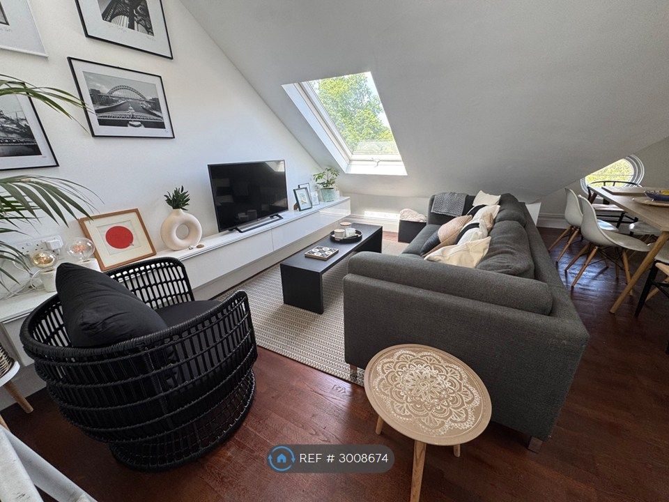 Property photo 3 of 11 Living Room