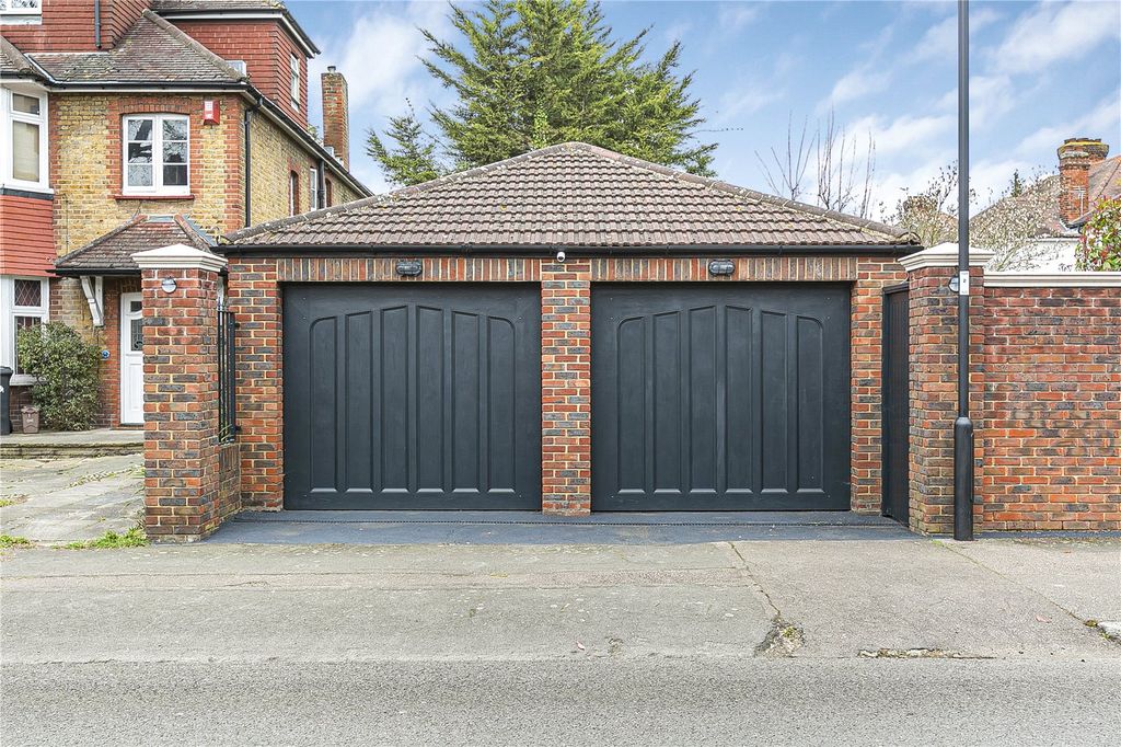 Additional image 28 of 6 bed detached house for salePark Avenue, Enfield EN1