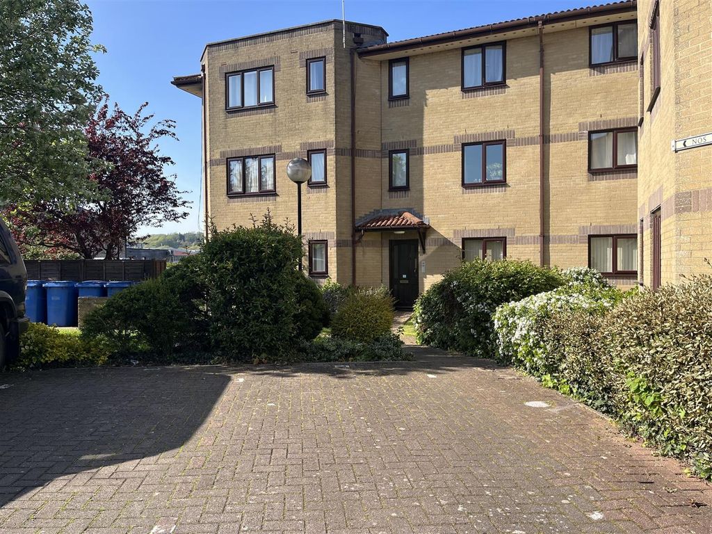 Property photo 3 of 13