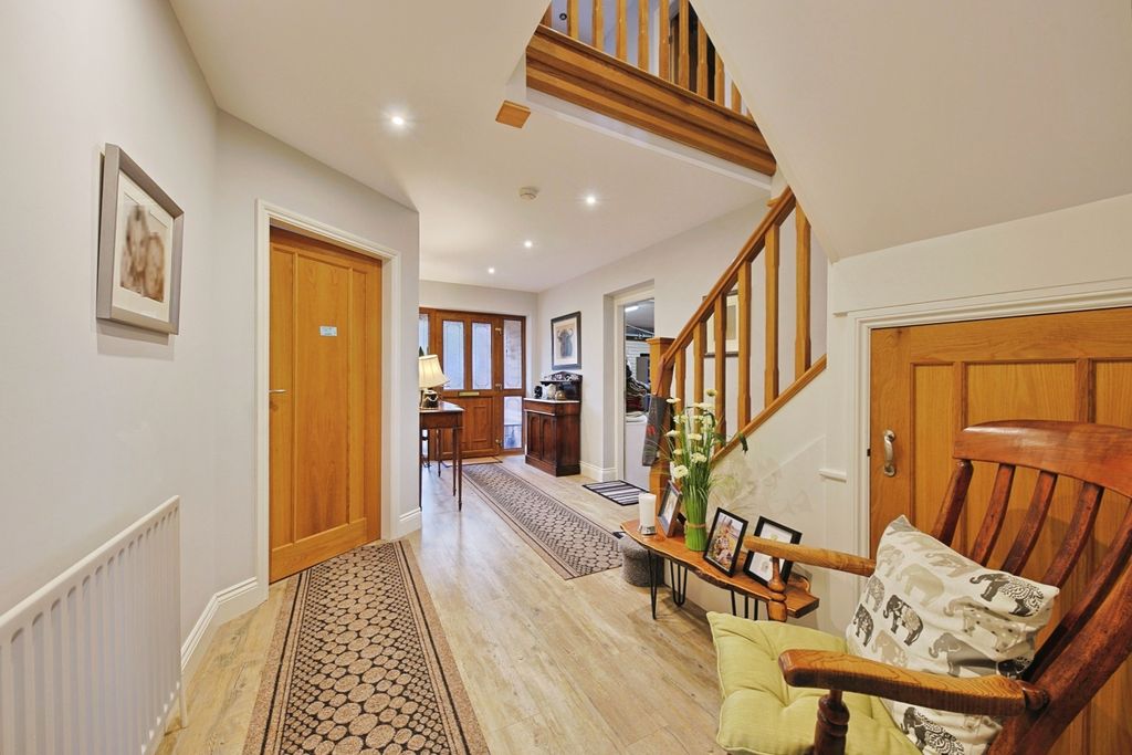 Property photo 2 of 22 4701633