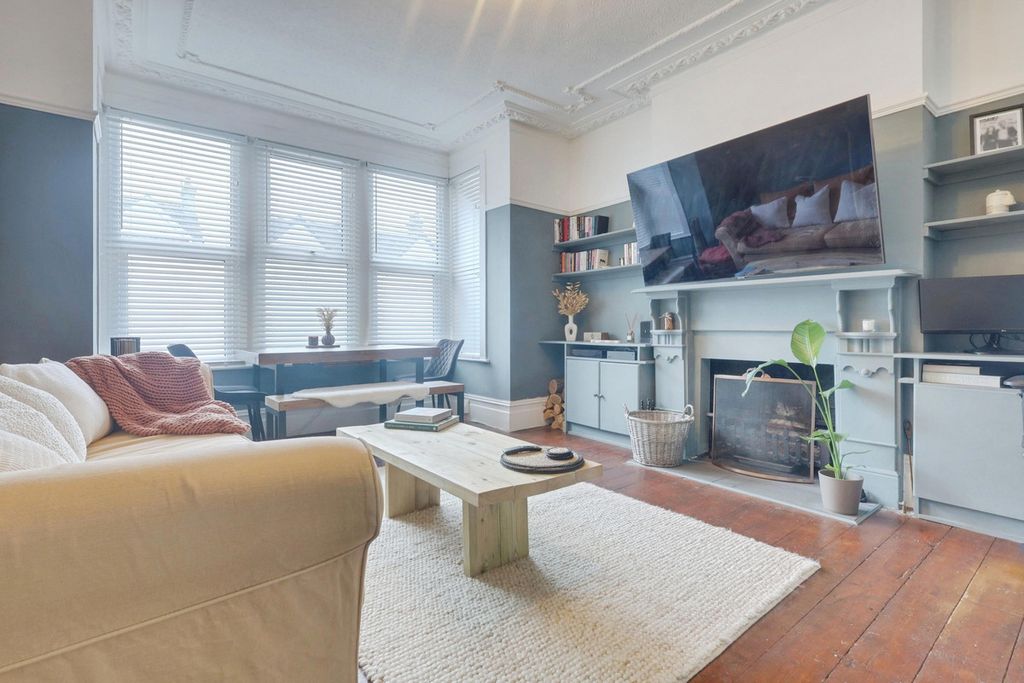 Property photo 2 of 17