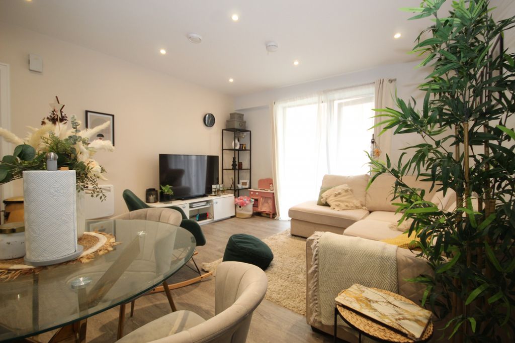 Property photo 2 of 10 Gallery