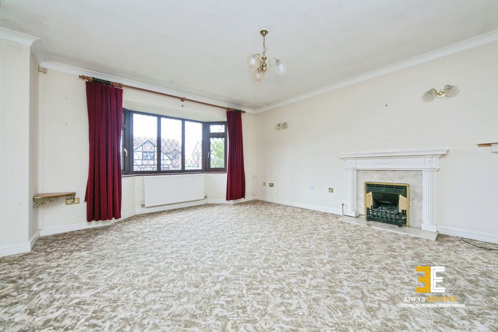 Property photo 2 of 25