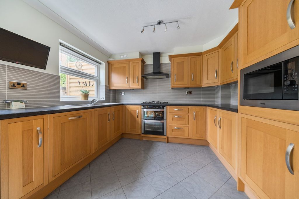 Property photo 2 of 23 Picture No. 19