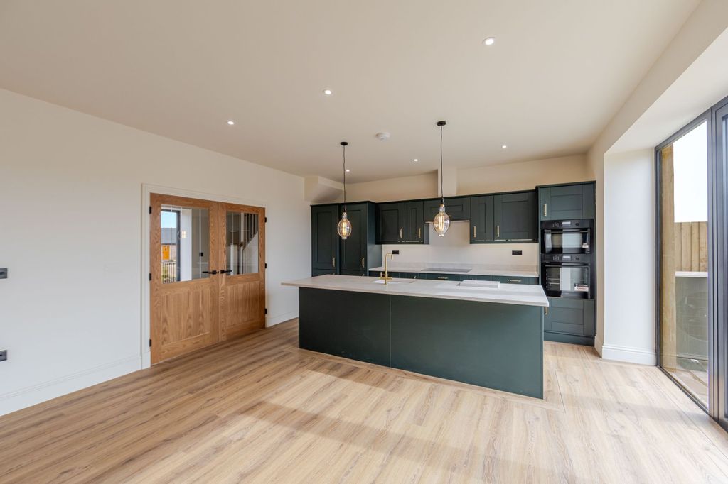 Property photo 2 of 21 Photo