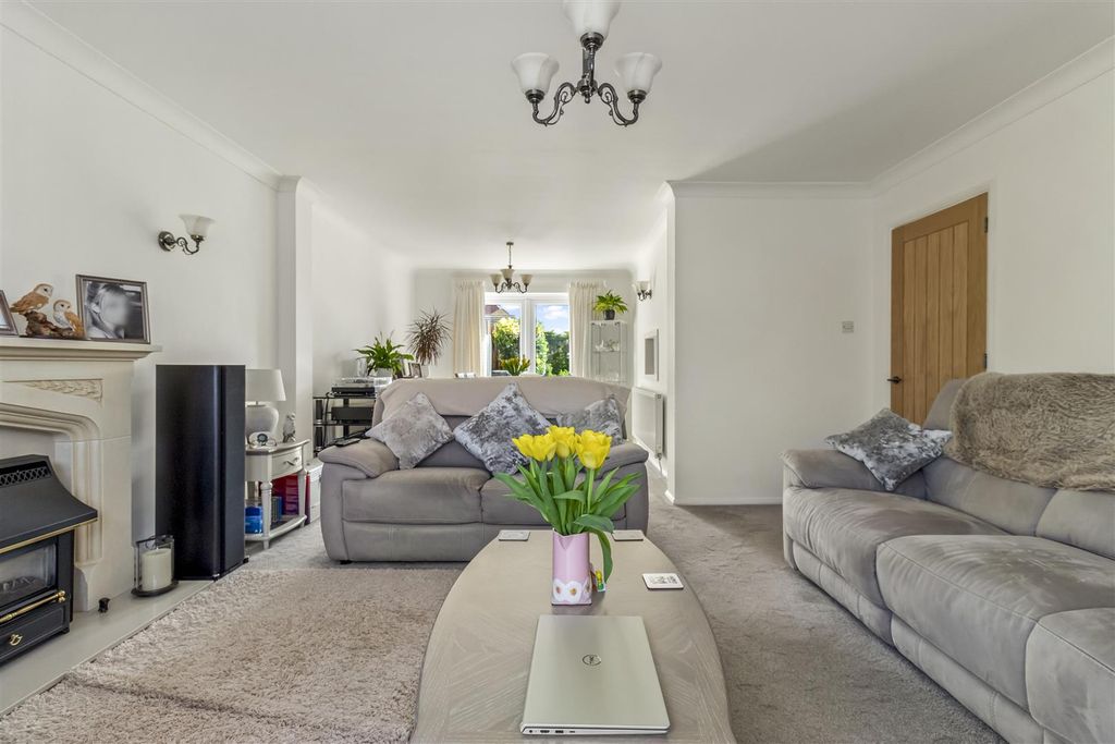 Property photo 3 of 22 75 Muirfield Road-004.Jpg