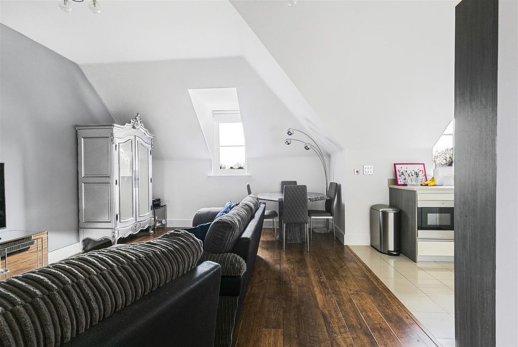 Property photo 3 of 18 10_49172.Jpg