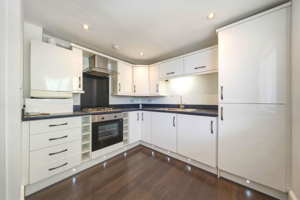 Property photo 3 of 25 Kitchen