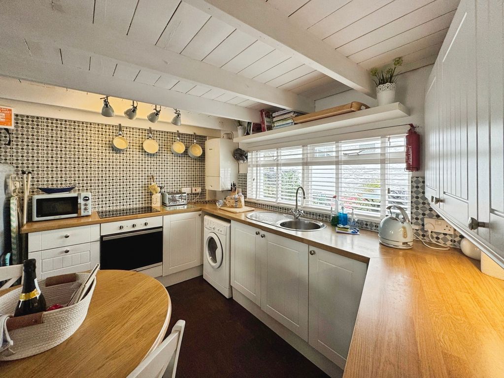 Property photo 3 of 17 Kitche/Diner