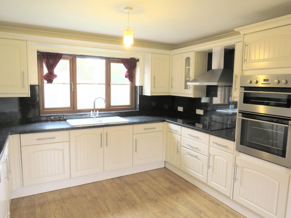 Property photo 2 of 14 Kitchen