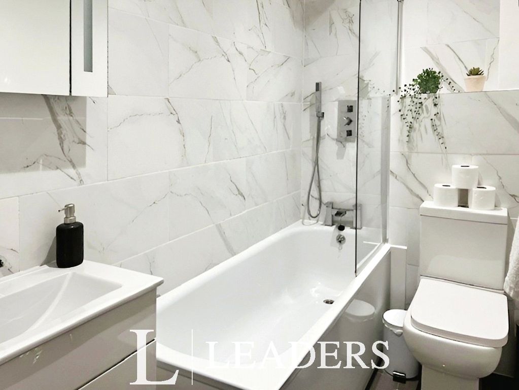 Property photo 2 of 6 Bathroom