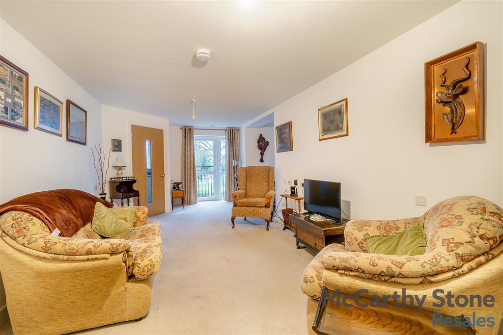 Property photo 2 of 49 8669159-Interior17.Jpg