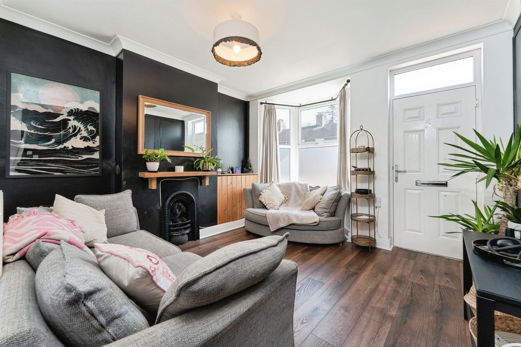 Property photo 2 of 20