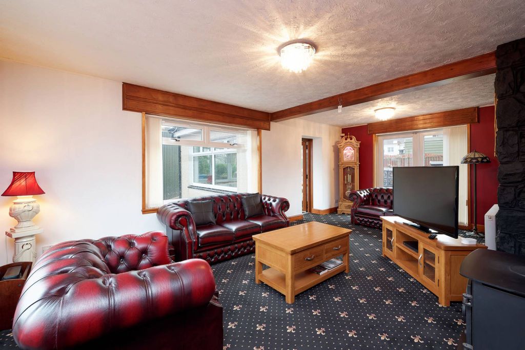 Property photo 2 of 27