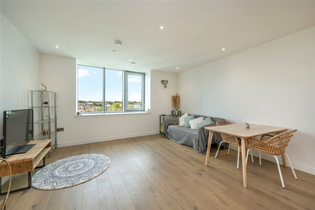 Property photo 3 of 10