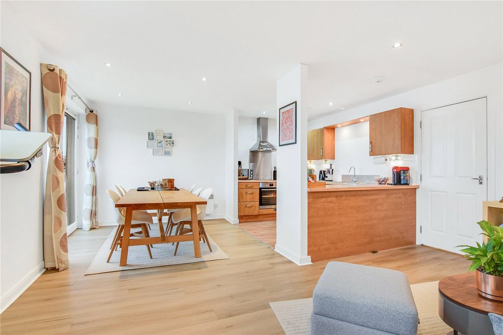 Property photo 2 of 20 Picture No. 12