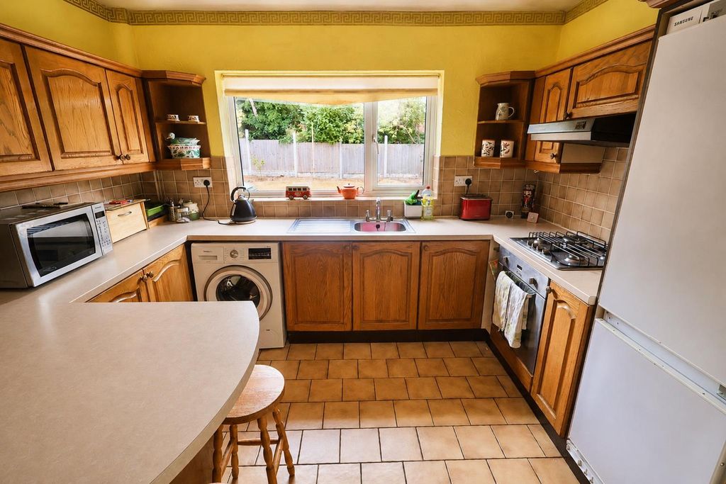 Property photo 3 of 9 Kitchen