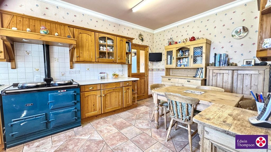 Property photo 3 of 44