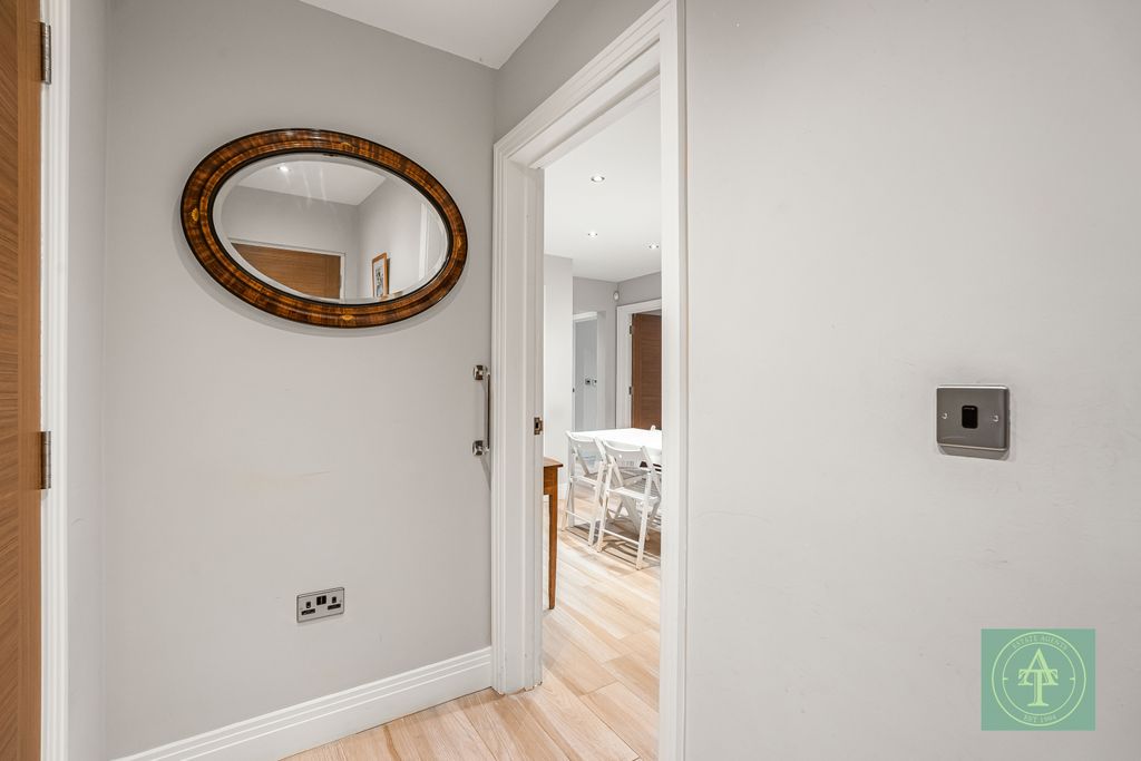 Additional image 10 of 3 bed flat for sale50 Village Road, Bush Hill Park, Enfield EN1