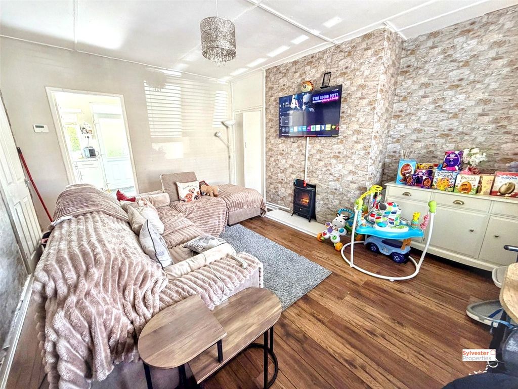 Property photo 3 of 12 Picture No. 13