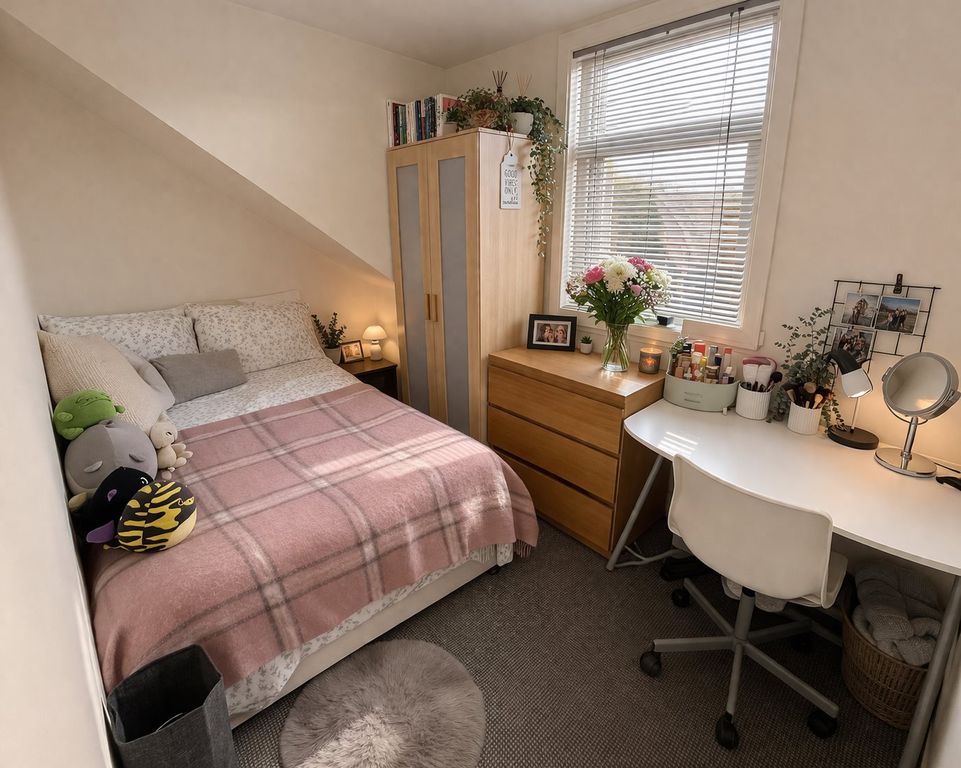 Property photo 3 of 9 Bedroom