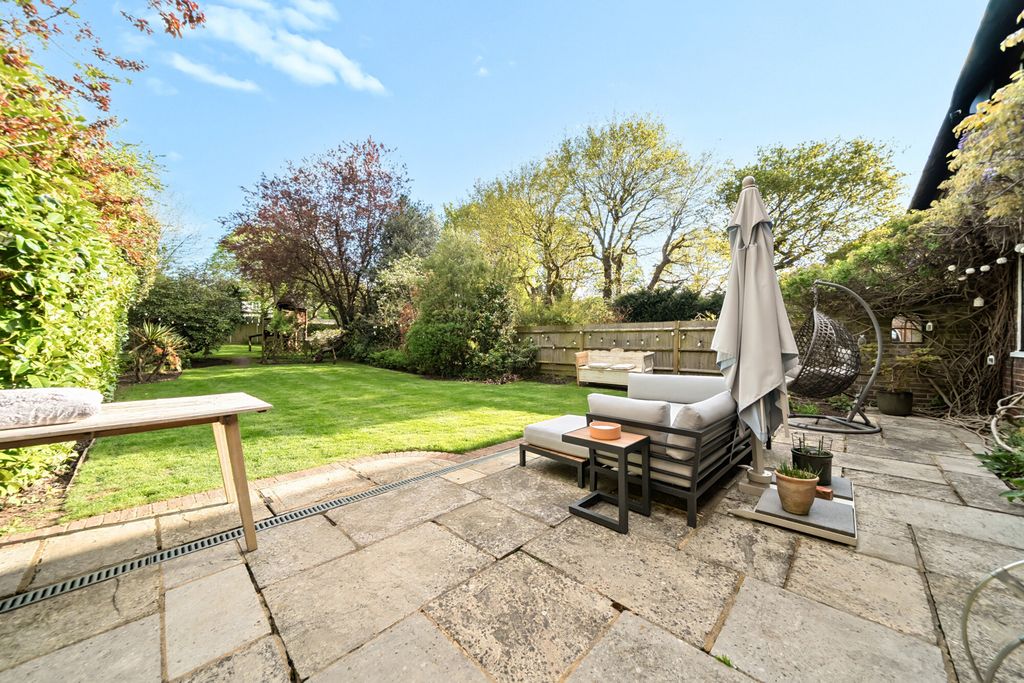 Property photo 3 of 19 Garden