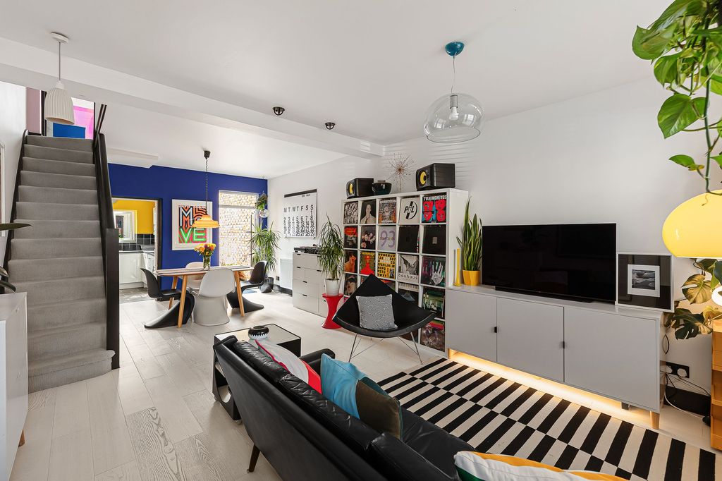 Property photo 3 of 17